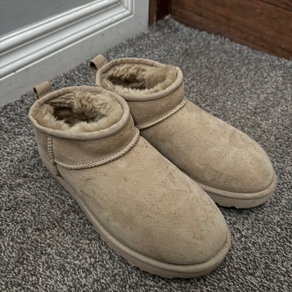 Mini Uggs - Picture 2 of 3
